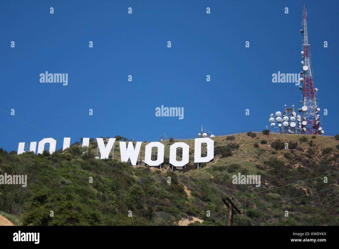 Le panneau Hollywood avec vue sur Los Angeles. Le signe iconique a été créé en 1923. Banque D'Images
