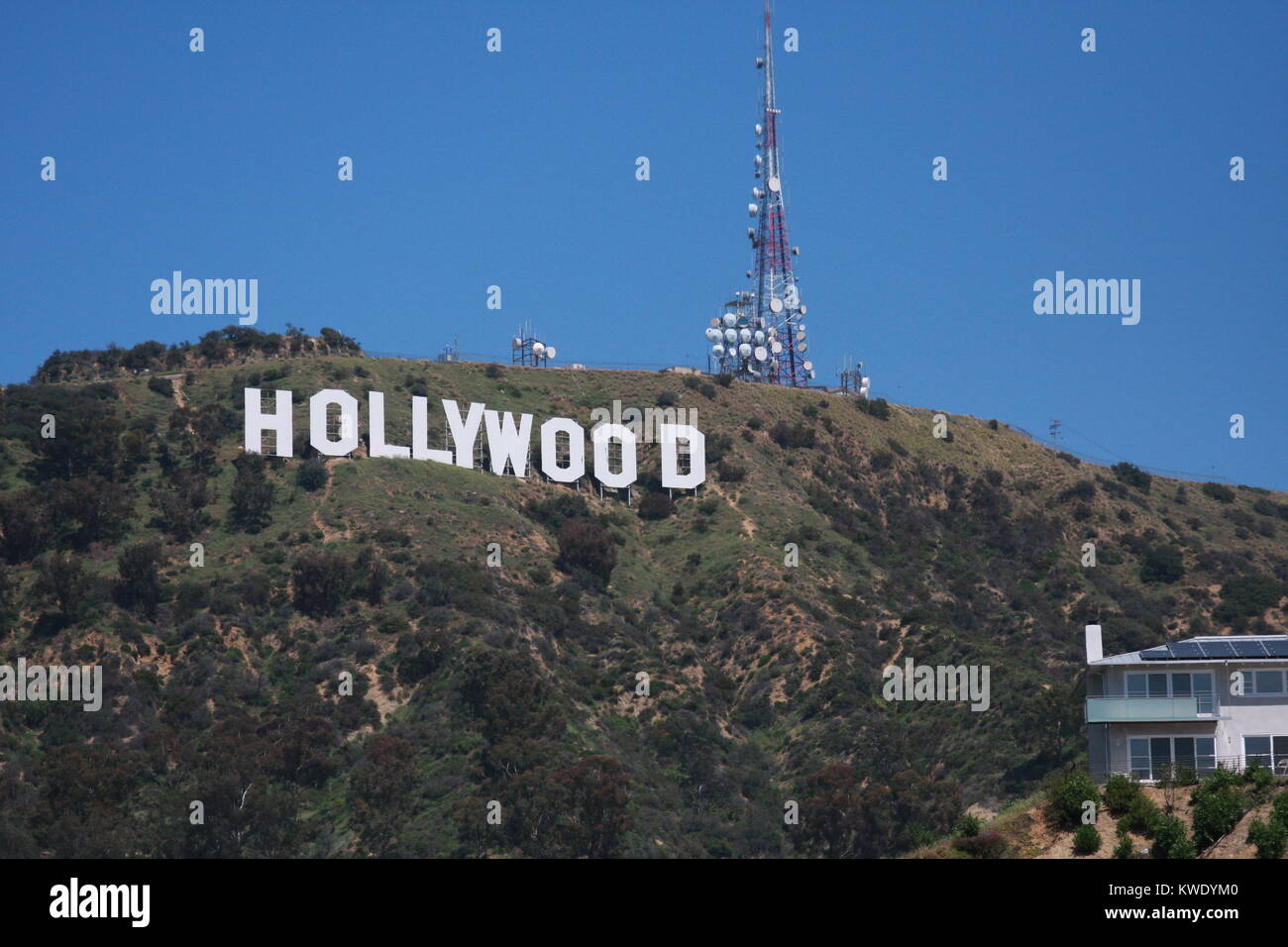 Le panneau Hollywood avec vue sur Los Angeles. Le signe iconique a été créé en 1923. Banque D'Images