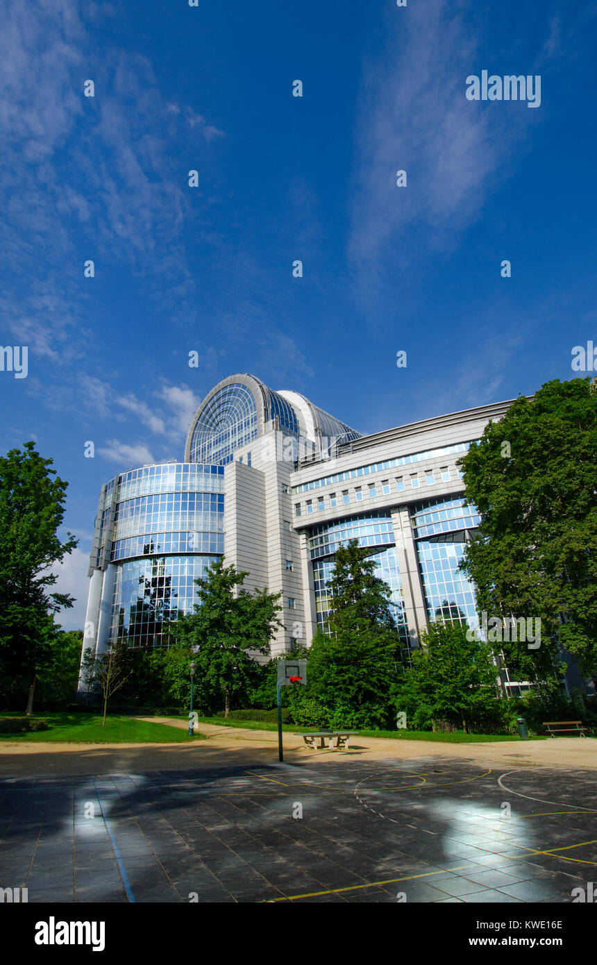 Bruxelles, Belgique. Bâtiment du Parlement européen vu du Parc Léopold Banque D'Images