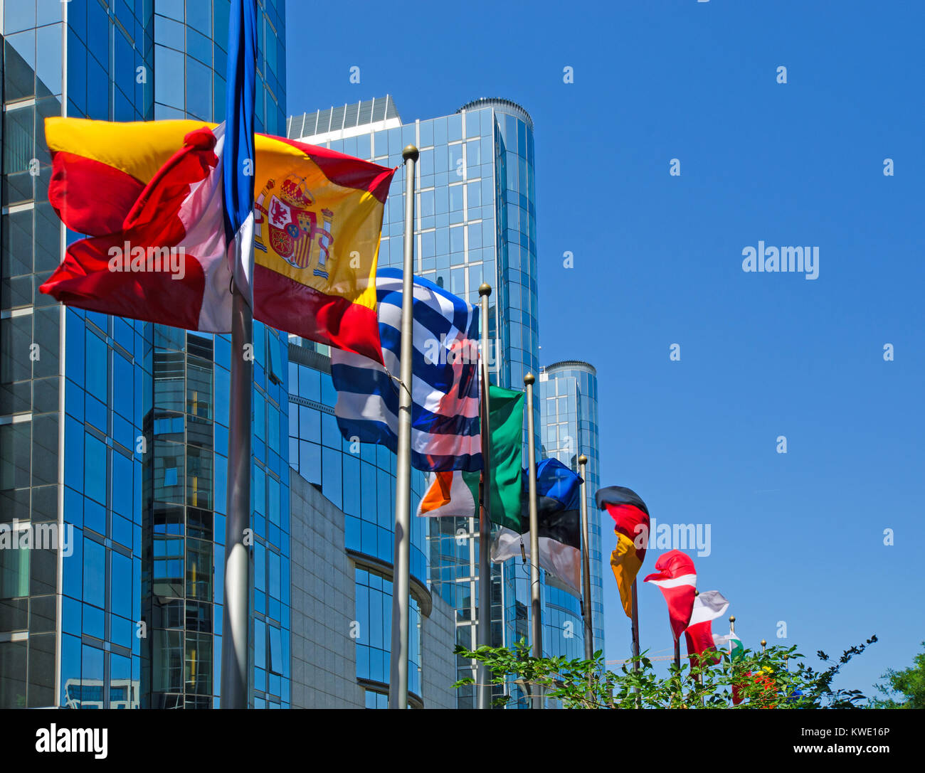 Bruxelles, Belgique. Bâtiment du Parlement européen - European flags Banque D'Images