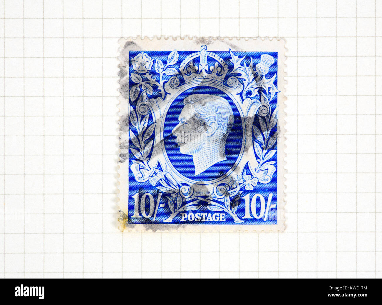 A utilisé le roi George VI 10s bleu lumineux de timbres 1939-48 question dans une collection de timbres britanniques. Banque D'Images