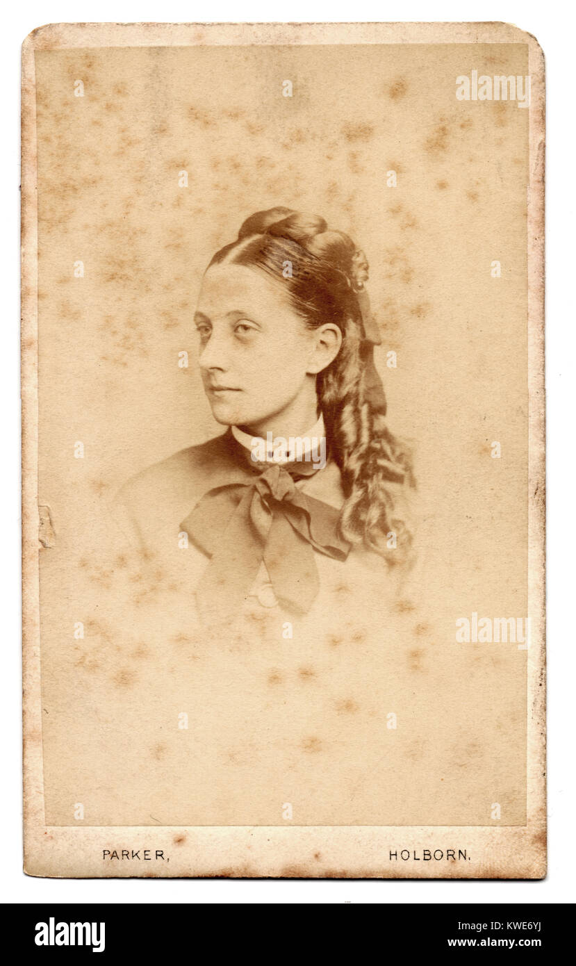 Portrait Studio, prise vers 1879 d'Alice Willatt (née Lambert), né en 1859, par W. G. Parker de 40, High Holborn, Londres Banque D'Images