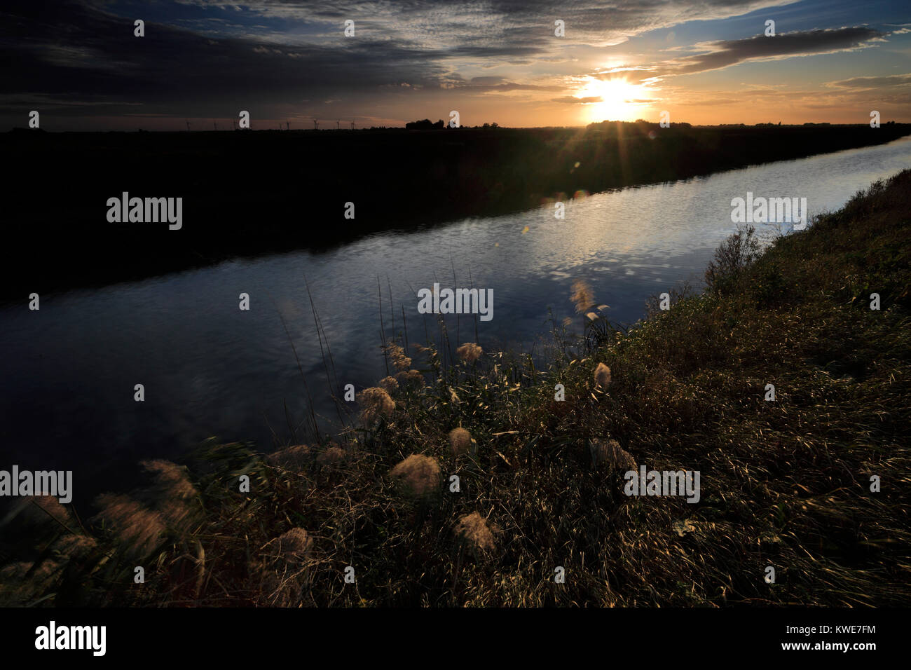 Coucher de soleil sur la vidange de 20 pieds, Turves, Fenland Cambridgeshire, Angleterre, Royaume-Uni Banque D'Images