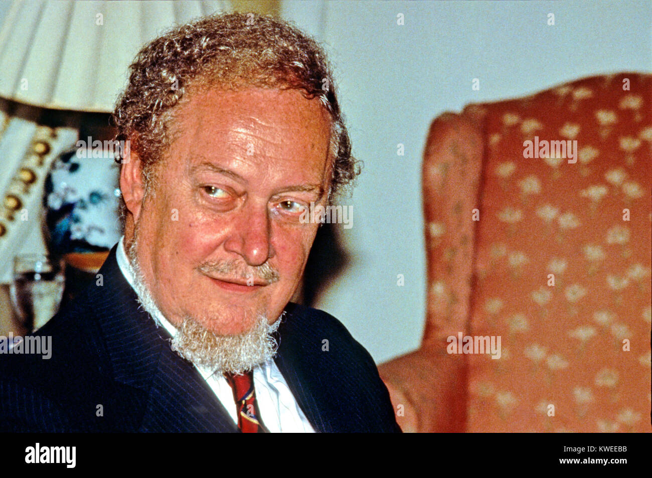 Le juge Robert H. Bork, le président des États-Unis, Ronald Reagan, candidat pour le poste de juge de la Cour suprême des États-Unis, se réunit avec le chef de la majorité au sénat américain Robert C. Byrd (démocrate de la Virginie de l'Ouest) dans la capitale américaine le 9 juillet 1987. Bork est décédé le 19 décembre 2012..Credit : Ron Sachs / CNP /MediaPunch Banque D'Images