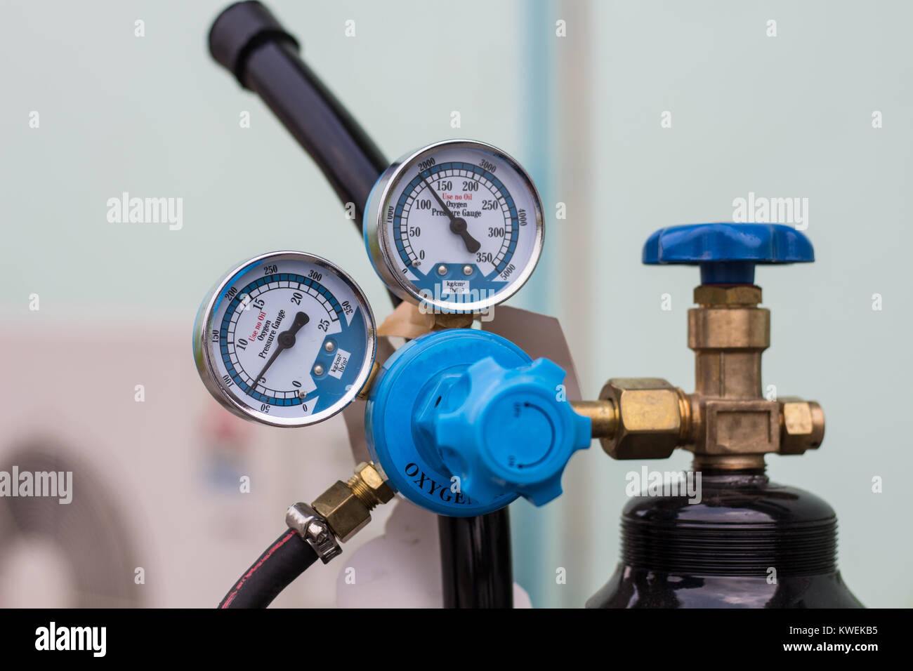 La jauge de pression et clapet sur réservoir de GPL Banque D'Images