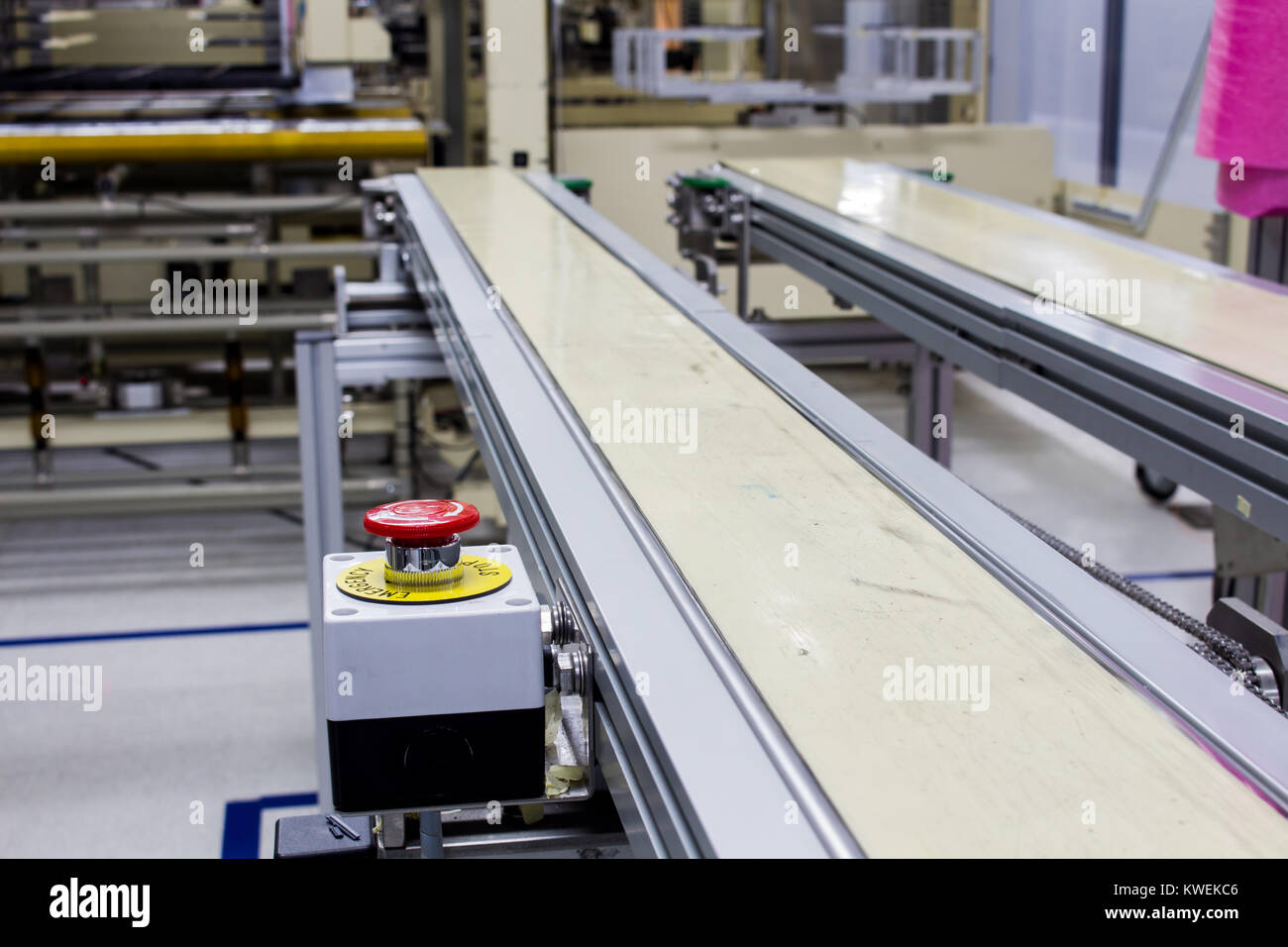 Le bouton d'arrêt d'urgence sur la machine automatique Banque D'Images