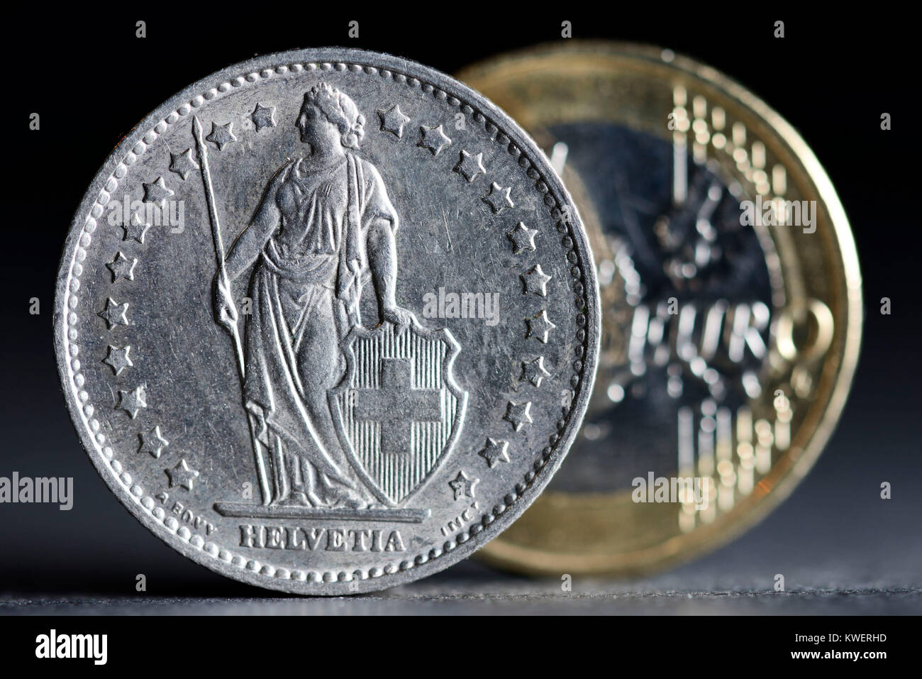 Le franc suisse et l'euro, la fin de la franc-moins, bien entendu, de l'euro, Schweizer Franken und Euro, Beendigung des Franken-Mindestkurses zum Euro Banque D'Images