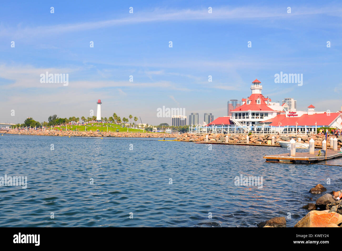 LONG BEACH, CA - le 21 septembre 2012 : village du littoral et le phare, le port de Long Beach, Long Beach, Californie. Banque D'Images