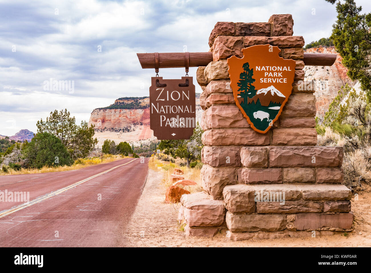 SPRINGDALE, Utah - le 19 octobre 2017 : panneau d'entrée du parc national de Zion dans l'Utah, Springdale Banque D'Images