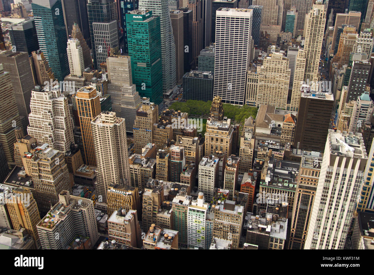 New York City se compose de 5 quartiers assis où la rivière Hudson répond à l'océan Atlantique. Au cœur de Manhattan, un quartier à forte densité de population. Banque D'Images