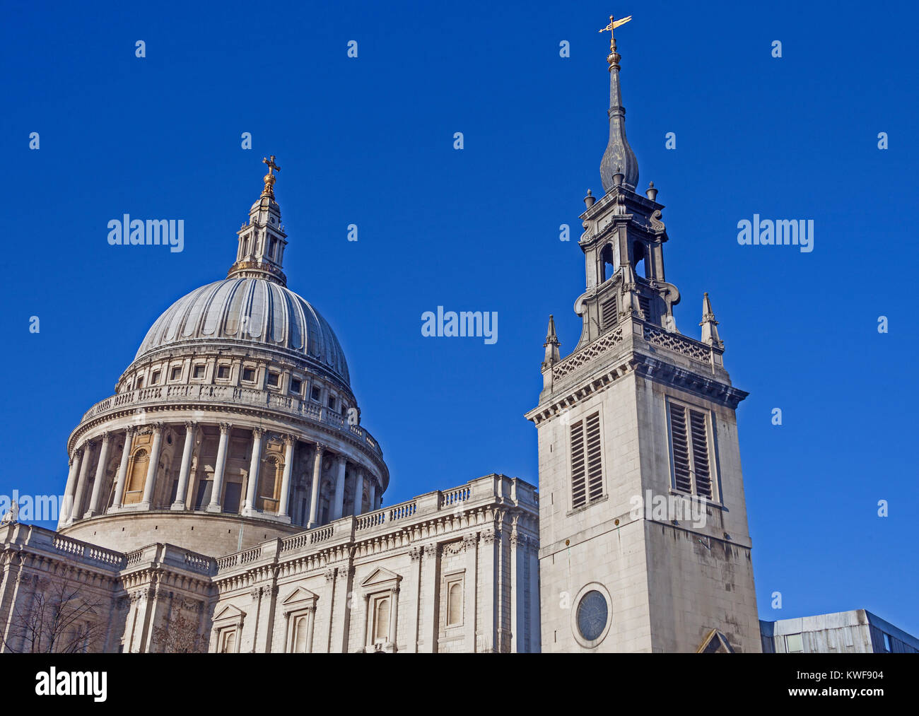 Ville de London l'tour de l'église Christ ruiné dans Greyfriars Newgate Street, à côté de la Cathédrale St Paul Banque D'Images