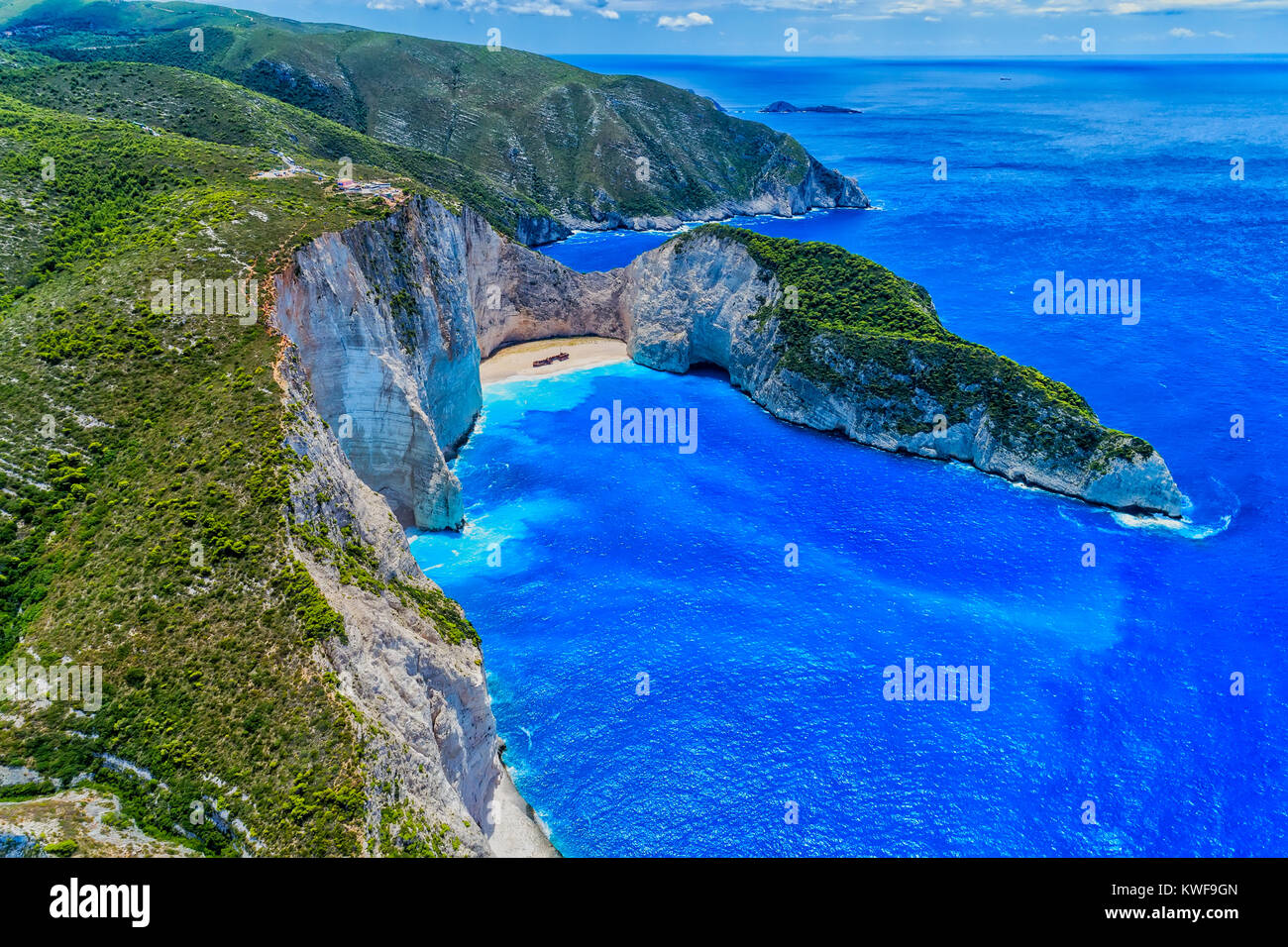 Vue aérienne de la plage de Navagio (naufrage) dans l'île de Zakynthos, Grèce. Plage de Navagio est une attraction populaire parmi les touristes visitant l'île de Zaky Banque D'Images