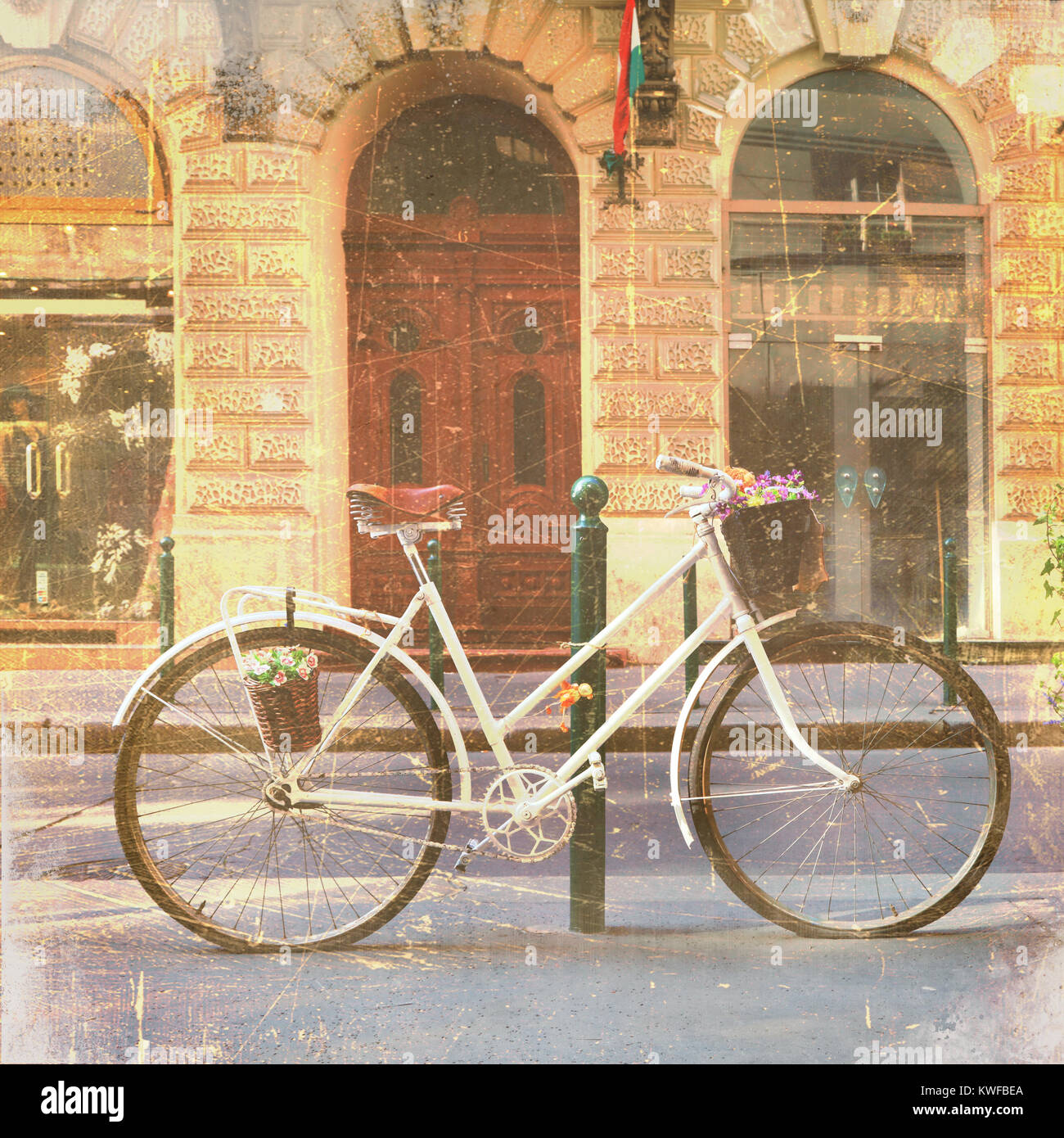 Vieilles rues du village italien,voir avec de vieux vélo. Banque D'Images