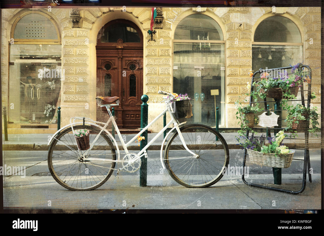 Vieilles rues de Budapest,Hongrie,voir avec de vieux vélo. Banque D'Images