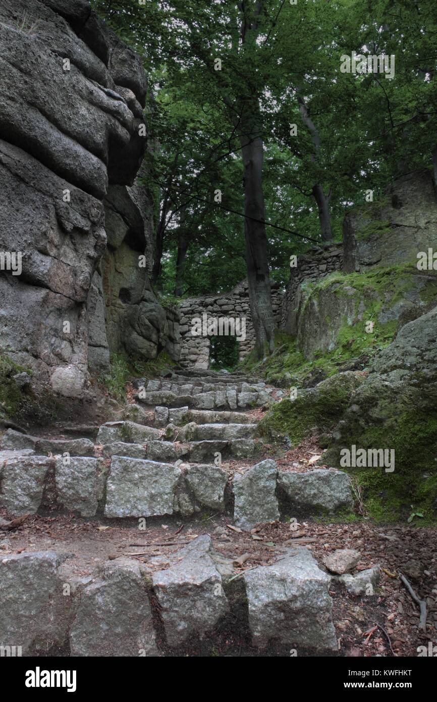 Ruines du vieux château Chojnik en Pologne Banque D'Images