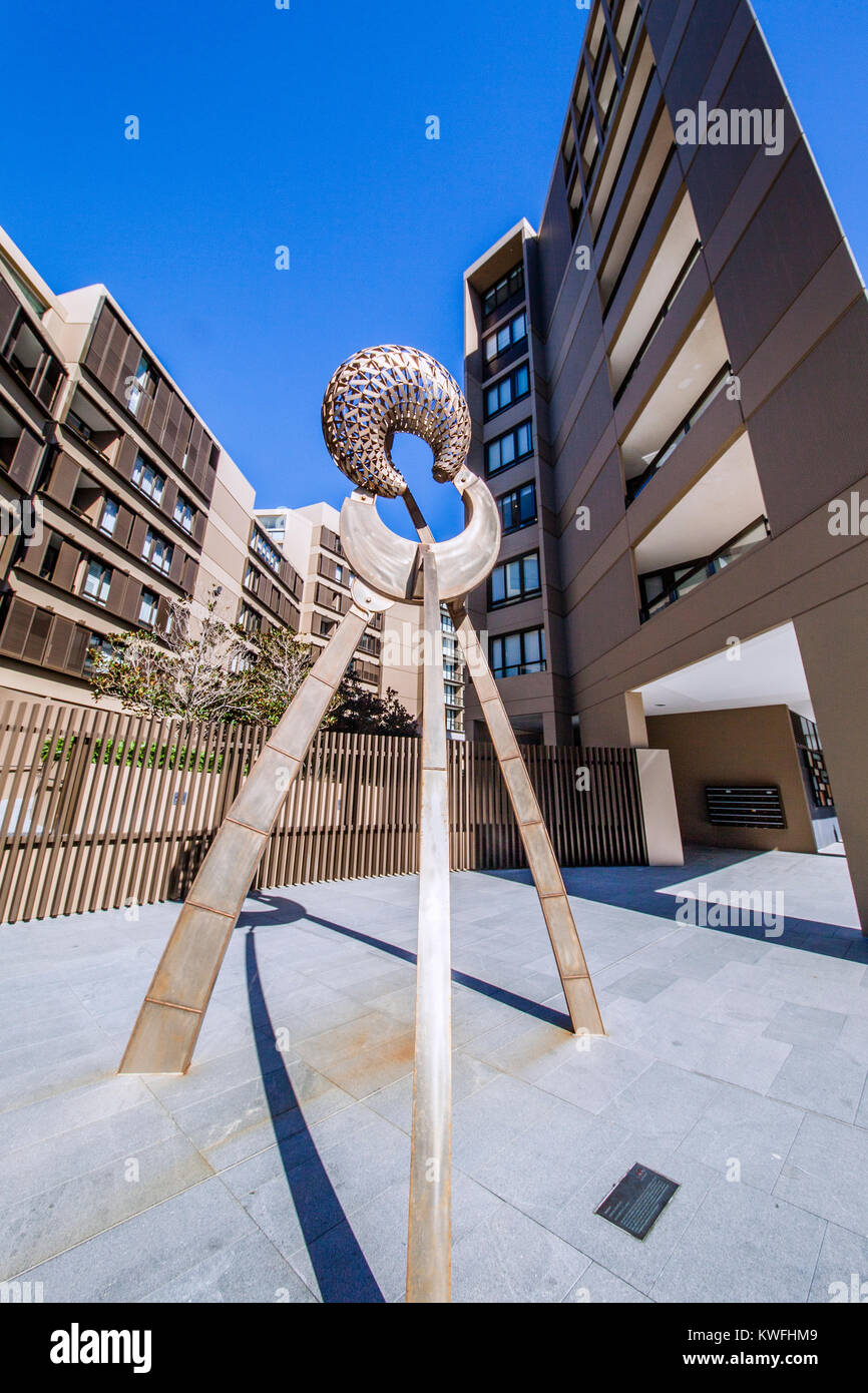 L'Australie, Newcastle, Nouvelle-Galles du Sud, sculpture en acier inoxydable Nautilus par Geoffrey Bartlett à l'emplacement de l'ancien hôpital Royal de Newcastle, maintenant un Banque D'Images