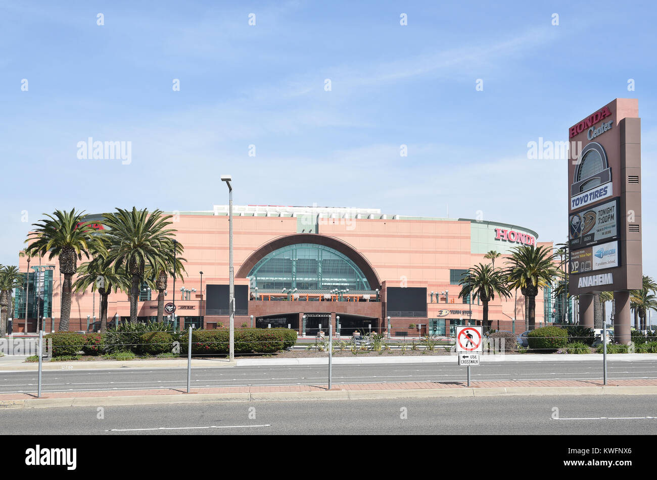 ANAHEIM, CA, le 17 mars 2017 : le Honda Center d'Anaheim, en Californie. L'arène est le foyer de l'Anaheim de la Ligue nationale de hockey et le Los Banque D'Images