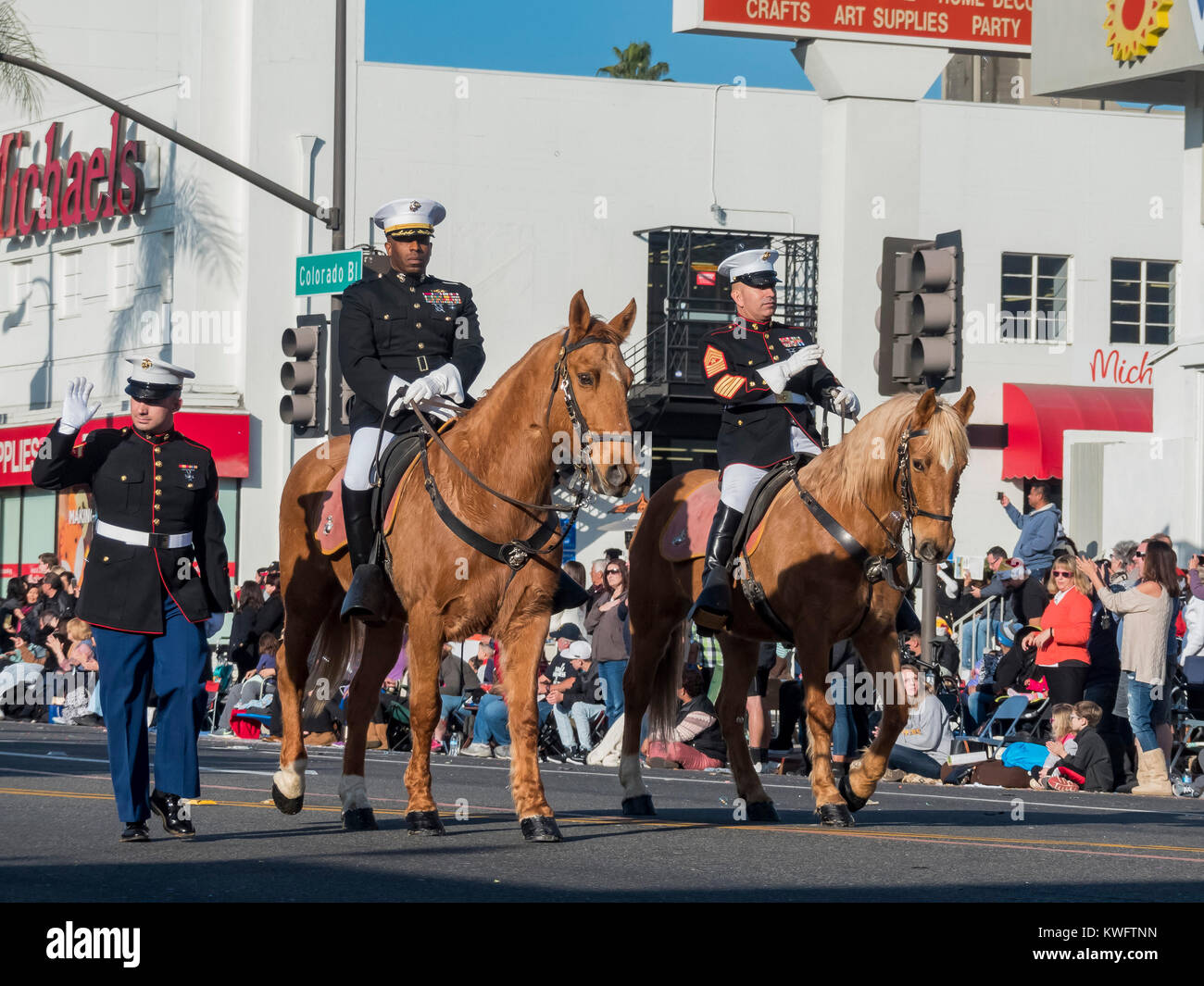 Pasadena, JAN 1 : superbe cheval avec armée dans la célèbre Rose Parade - Fête du Nouvel An, 1er janvier 2017 à Pasadena, Californie, United Sta Banque D'Images