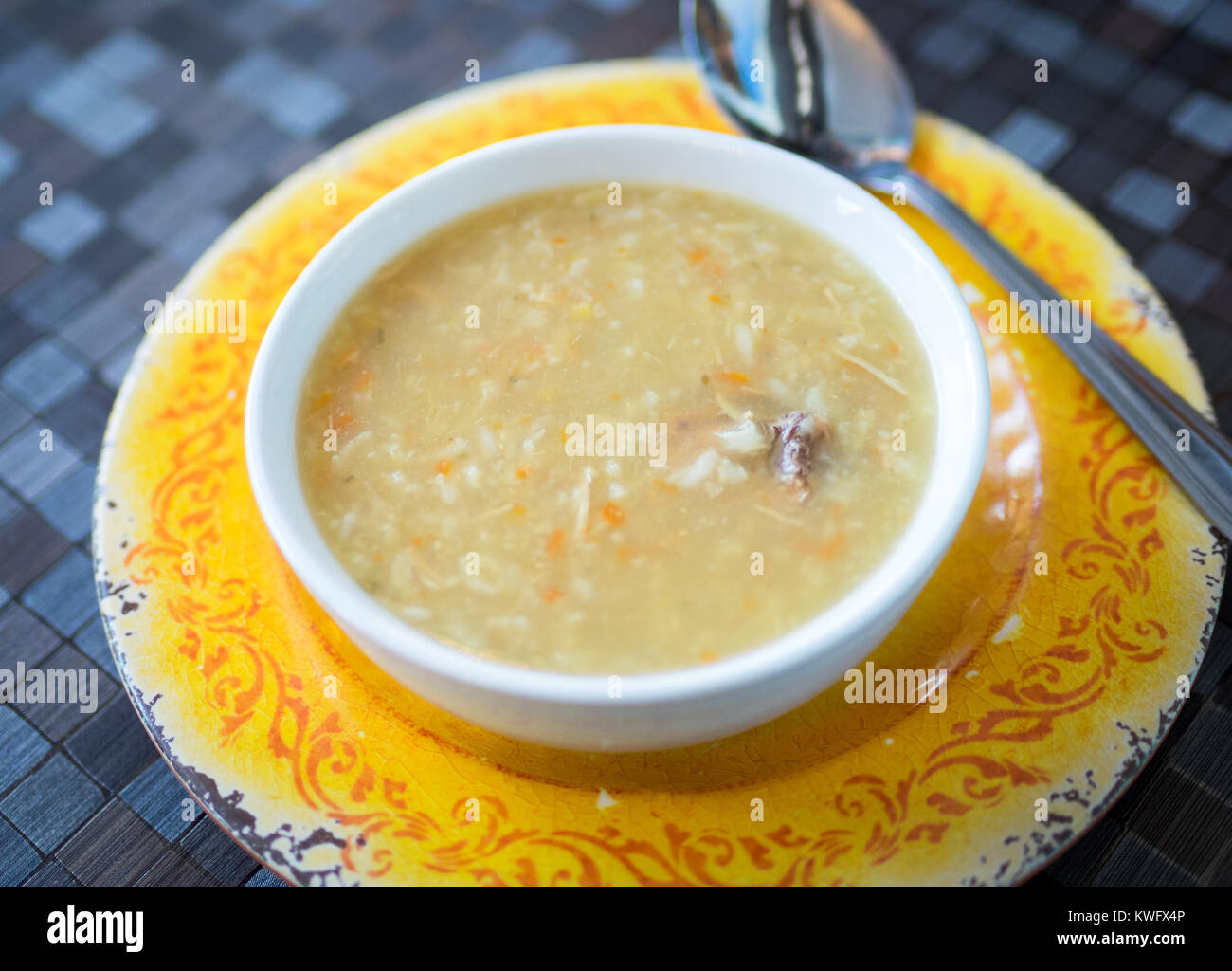 Un bol de soupe maison turquie (soupe au poulet fait maison) à partir d'établir par Tish Cafe à Saskatoon, Saskatchewan, Canada. Banque D'Images