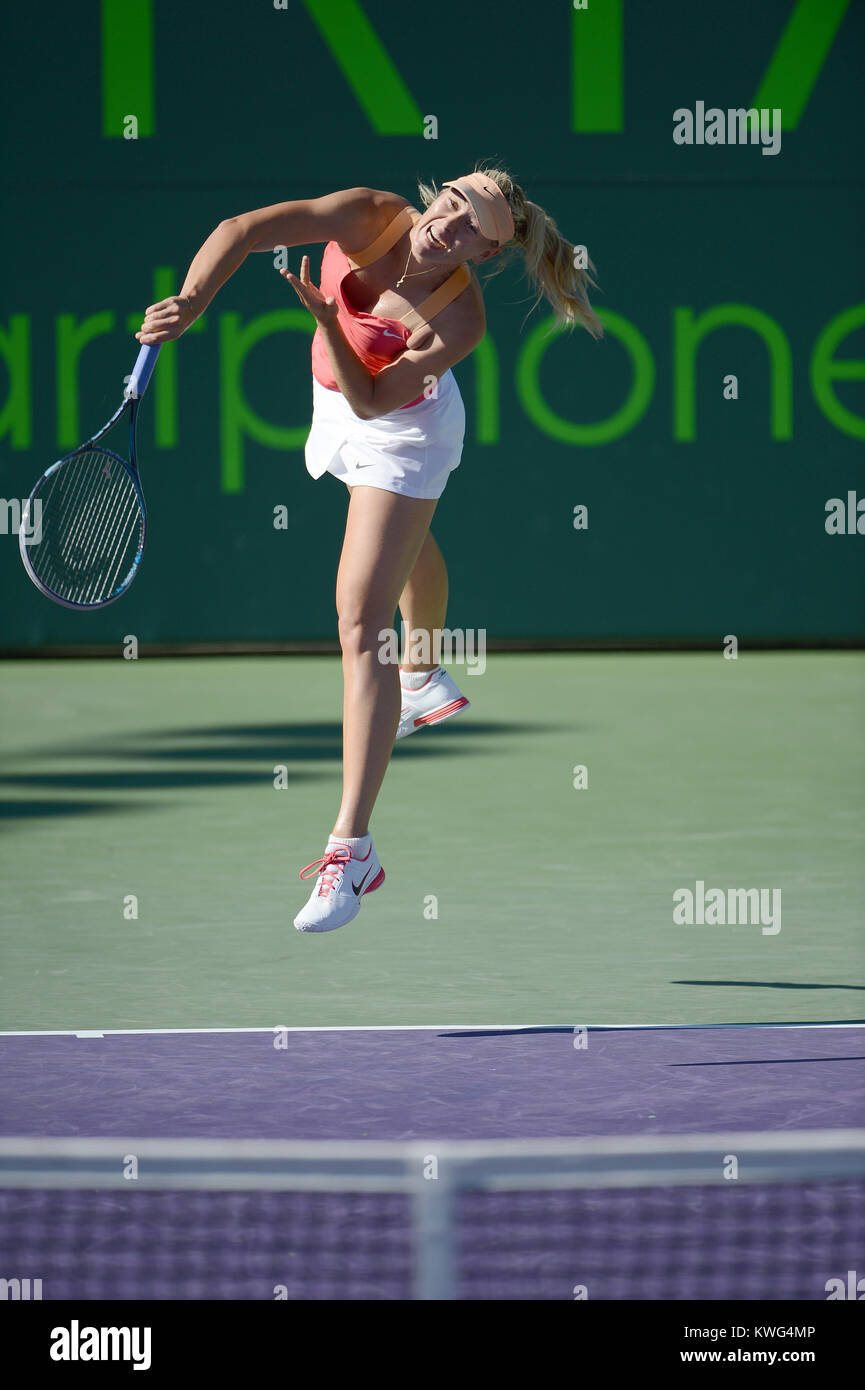 KEY BISCAYNE, Floride - le 24 mars : Maria Sharapova, de la Russie à l'encontre de Sloane Stephens des USA dans leur deuxième tour au Sony Ericsson Open, à Crandon Park Tennis Center le 24 mars 2012 à Key Biscayne, Floride Personnes : Maria Sharapova Banque D'Images
