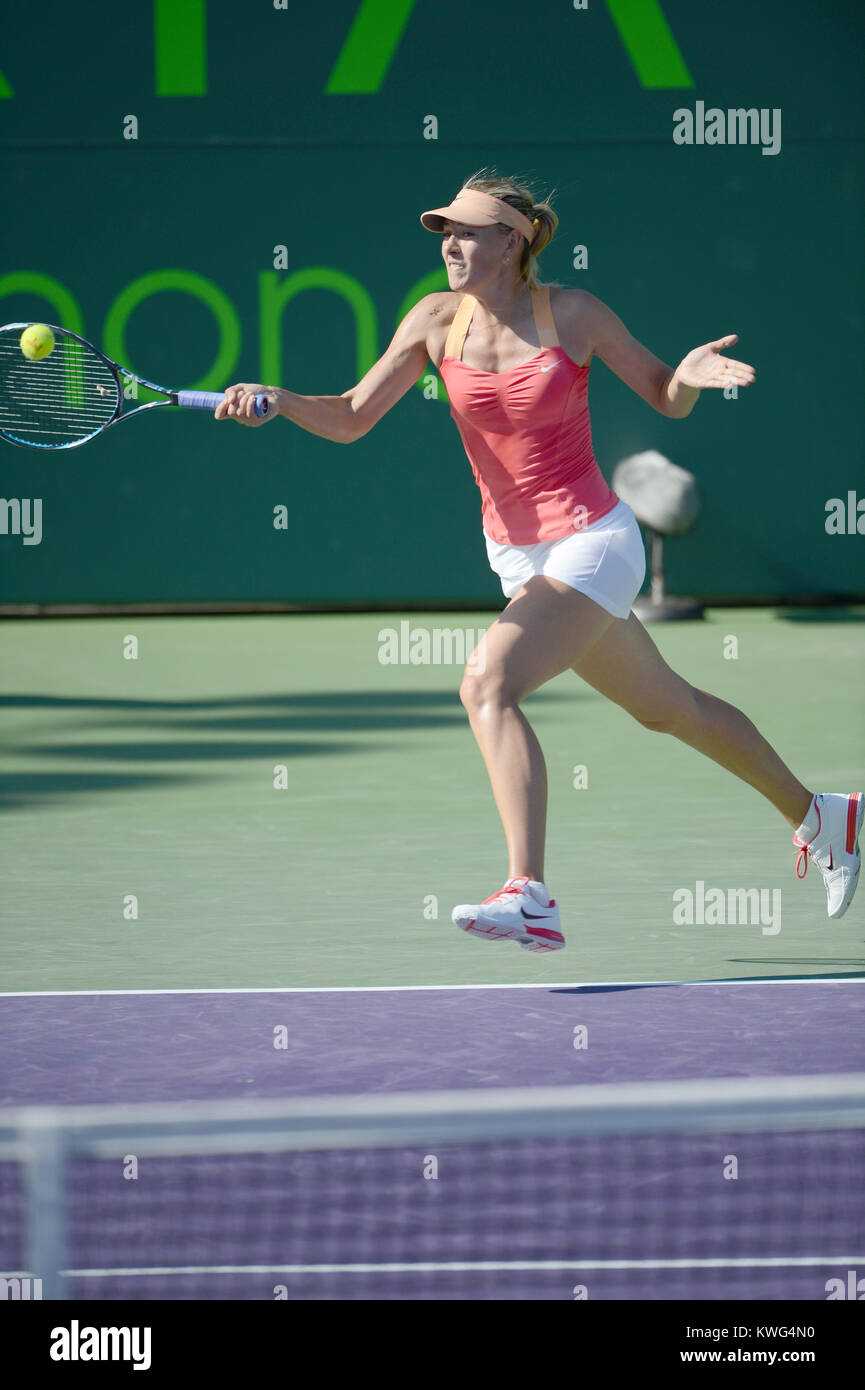 KEY BISCAYNE, Floride - le 24 mars : Maria Sharapova, de la Russie à l'encontre de Sloane Stephens des USA dans leur deuxième tour au Sony Ericsson Open, à Crandon Park Tennis Center le 24 mars 2012 à Key Biscayne, Floride Personnes : Maria Sharapova Banque D'Images