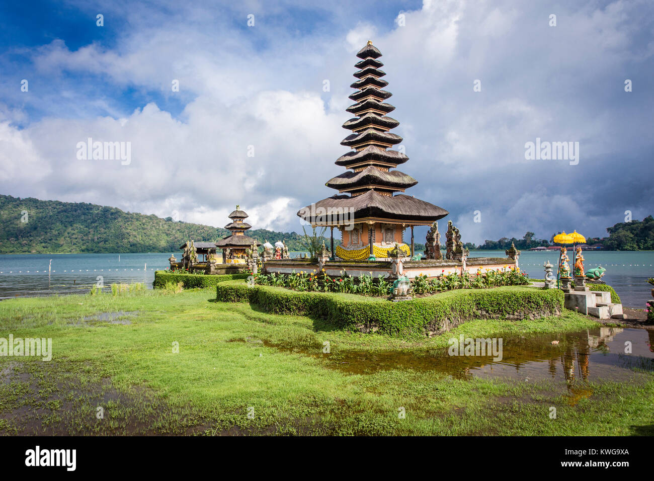 Le lac Temple (Temple d'Ulun Danu Bratan) situé près de Ubud, Bali, Indonésie Banque D'Images