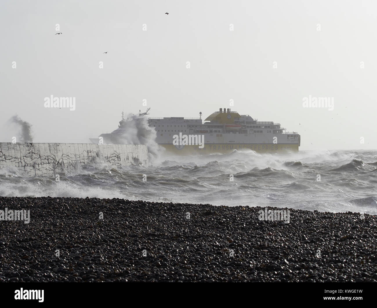 Nehaven, UK. 3 janvier, 2018. Storm Eleanor Newhaven et le Transmance DFDS ferry de Dieppe en attente d'entrer dans le port. David Lyon/Alamy Live News Banque D'Images