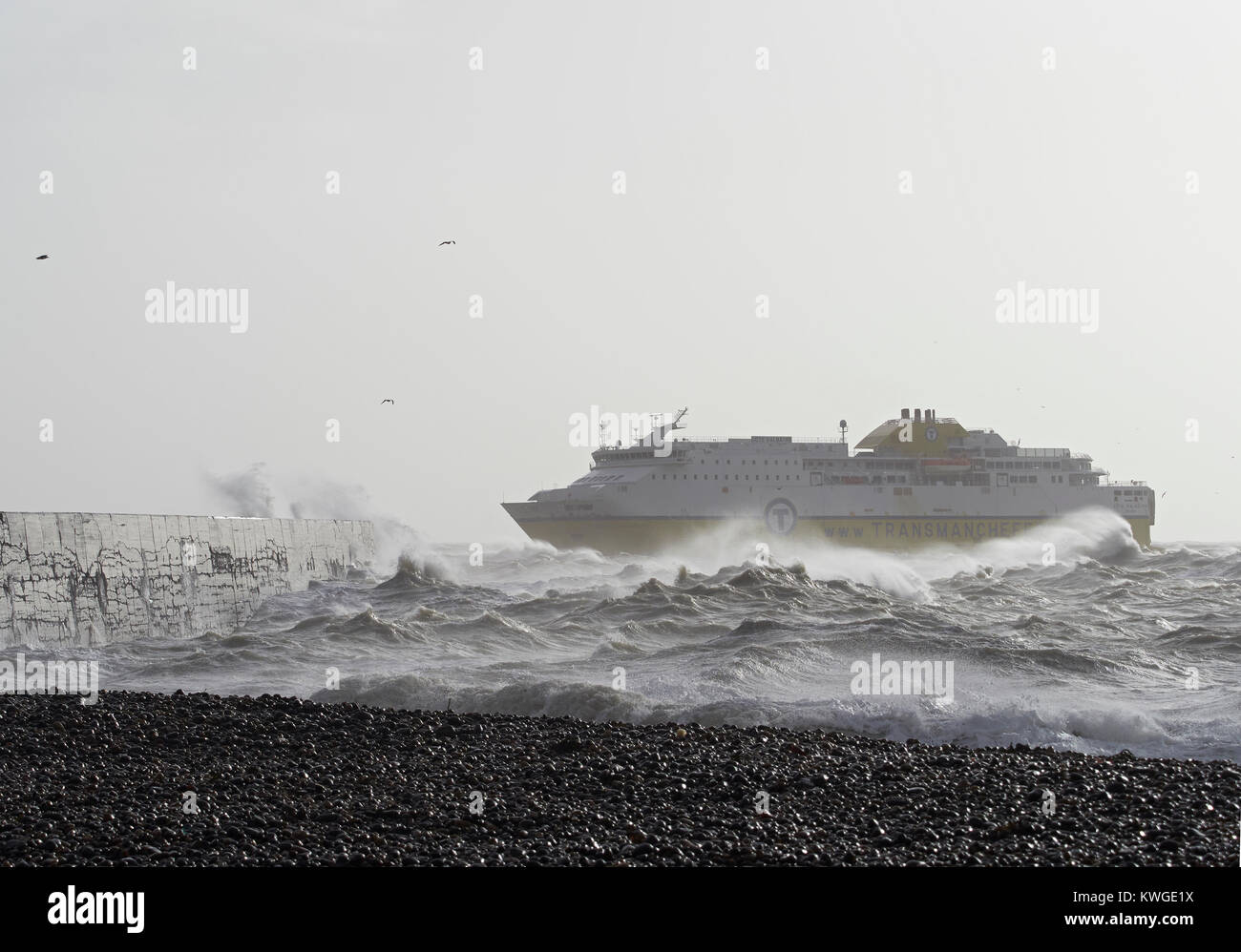 Nehaven, UK. 3 janvier, 2018. Storm Eleanor Newhaven et le Transmance DFDS ferry de Dieppe en attente d'entrer dans le port. David Lyon/Alamy Live News Banque D'Images