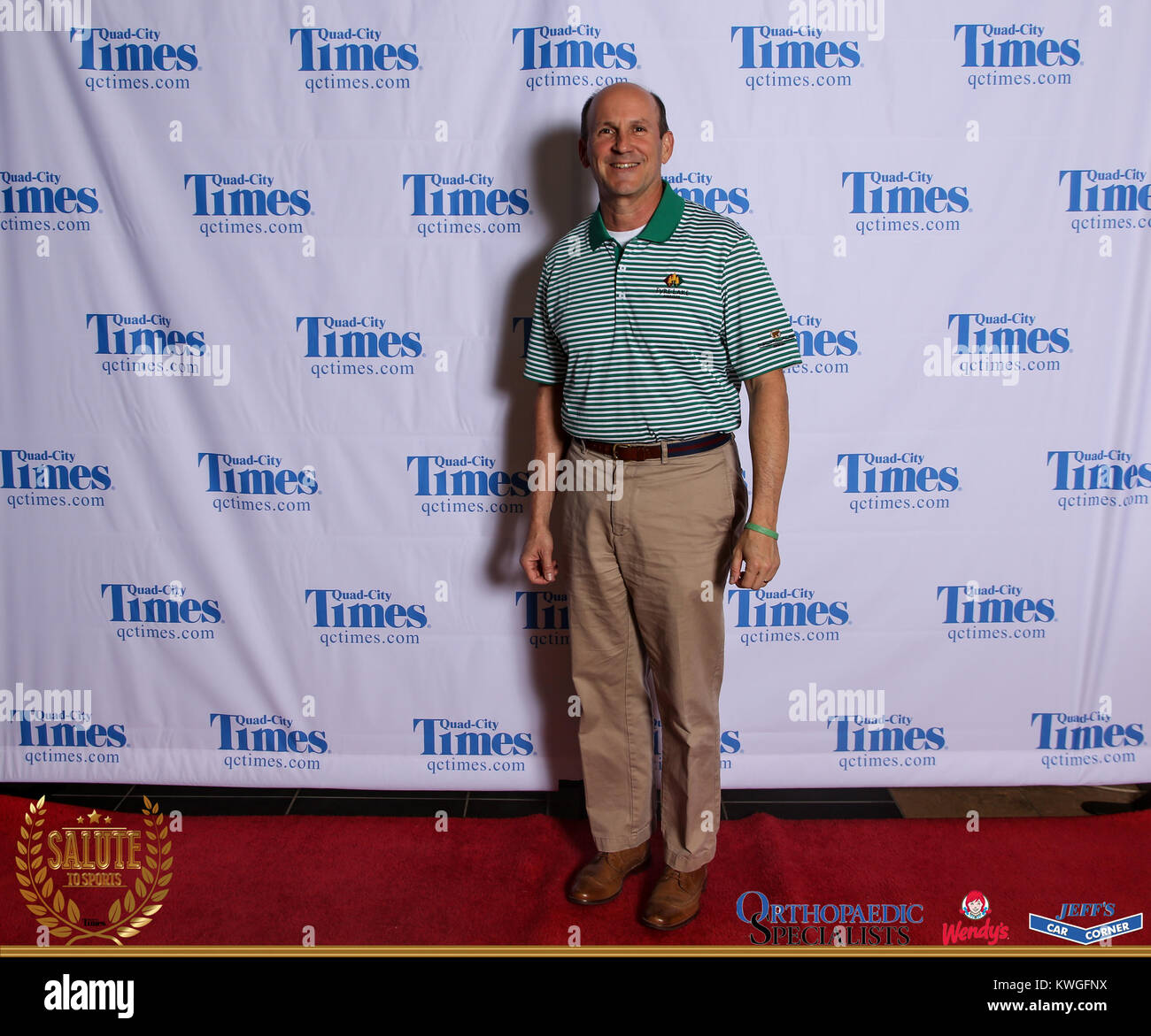 3 mai 2017 - Bettendorf, Iowa, États-Unis - Les clients posent pour des photos sur le tapis rouge à l'Hommage aux sports à Bettendorf High School le mercredi 3 mai, 2017. (Crédit Image : © Andy Abeyta, Quad-City Times/Quad-City Times via Zuma sur le fil) Banque D'Images