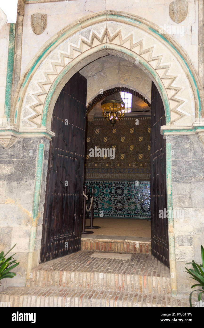 Cordoue, Espagne. Entrée de la chapelle mudéjar de San Bartolomé, un 15e siècle chapelle funéraire. Banque D'Images