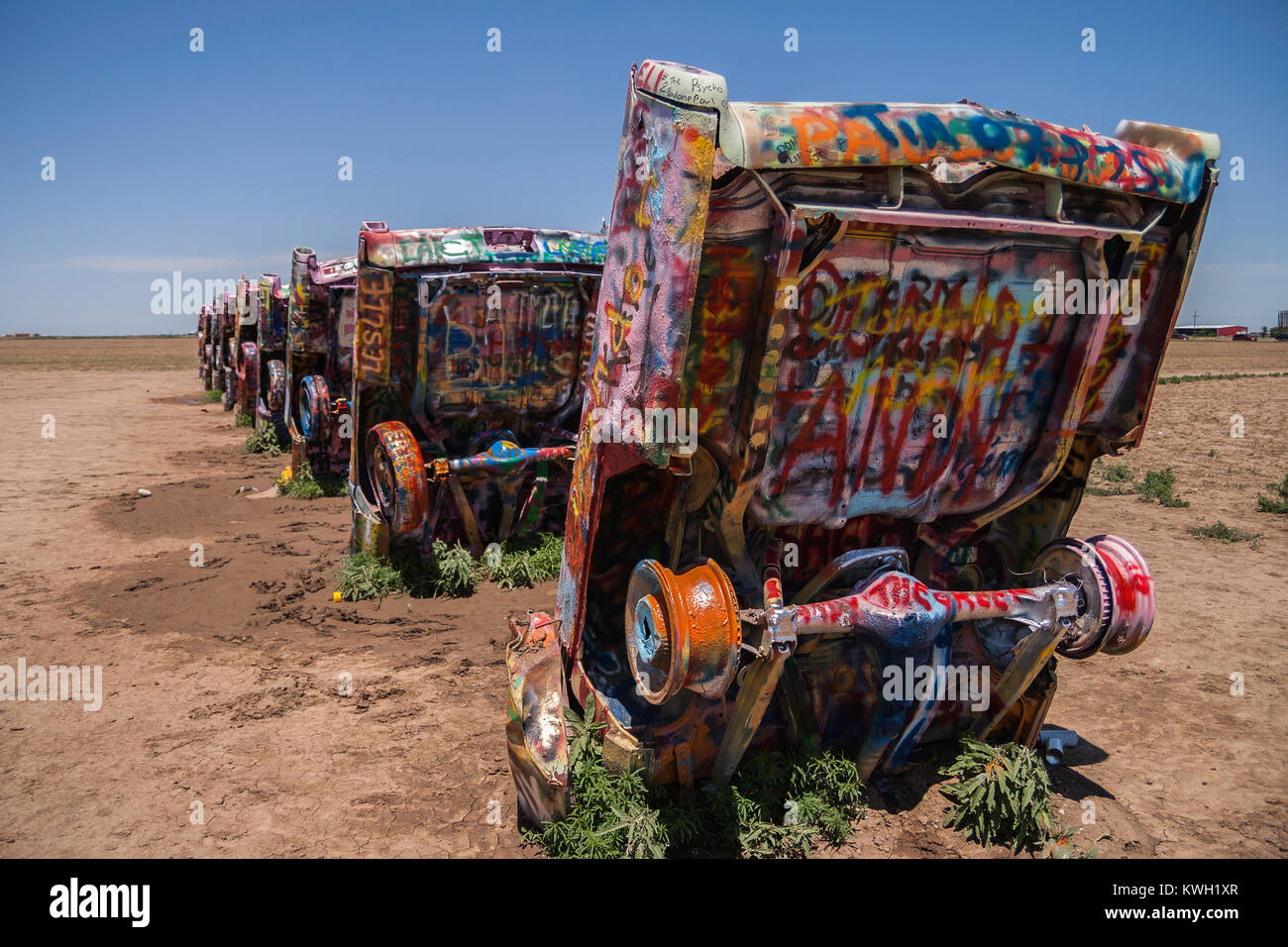 Célèbre Cadillac Ranch, l'art public et l'installation de sculptures créées par Chip Lord, Hudson Marquez et Doug Michels près de Amarillo, Texas, USA. Banque D'Images