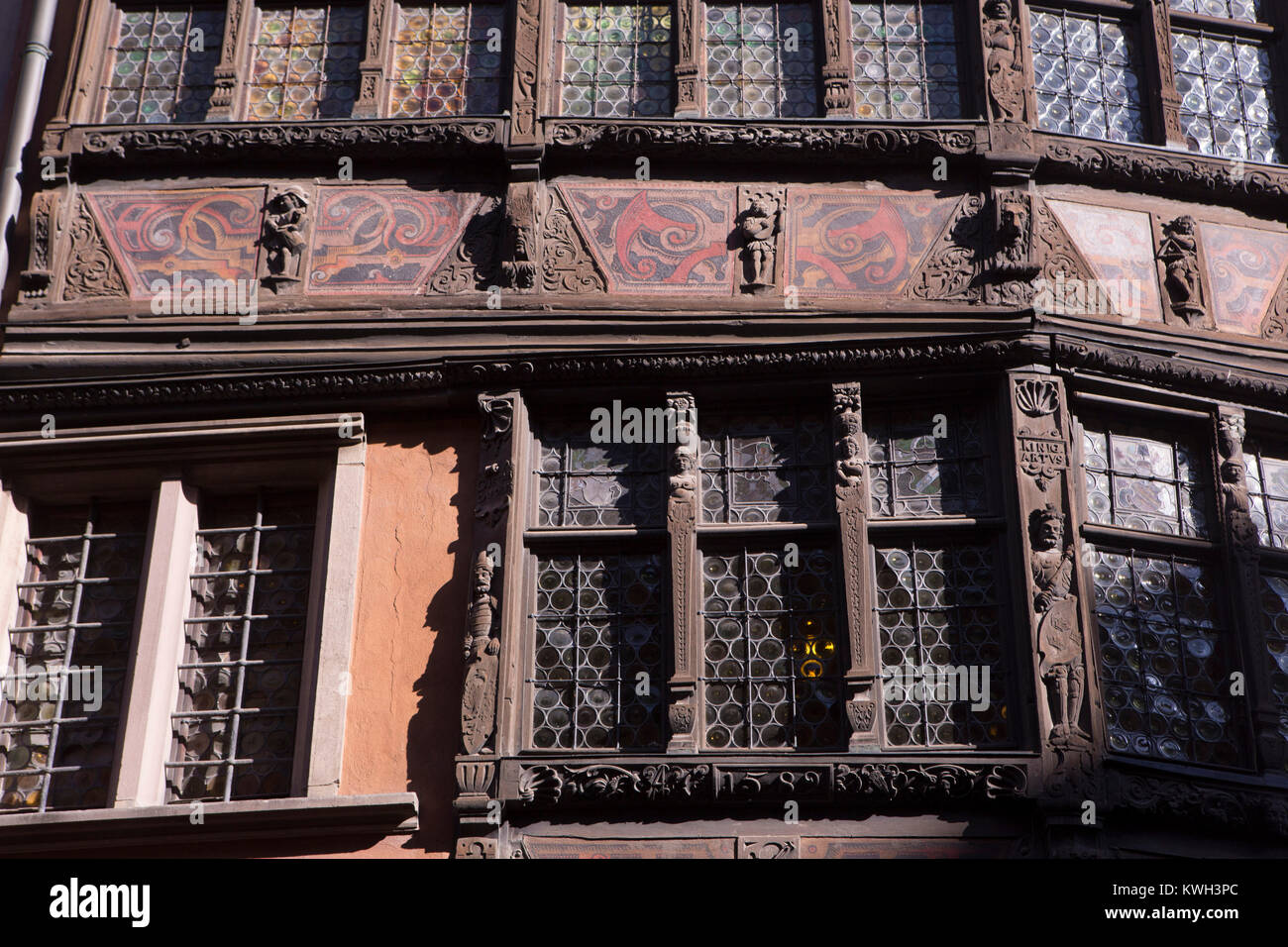 Europe/France/Alsace/Bas-Rhin/Strasbourg. La Maison Kammerzell. Les bas-reliefs en bois de la façade qui représentent les quatre âges de la vie, les c Banque D'Images