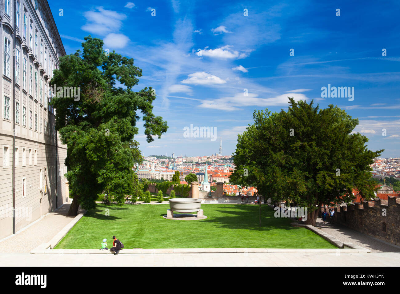 Prague, République tchèque - Juin 3,2015 : Château de Prague et Paradise Garden.Le Château de Prague est la résidence officielle et le bureau du président de la CZ Banque D'Images