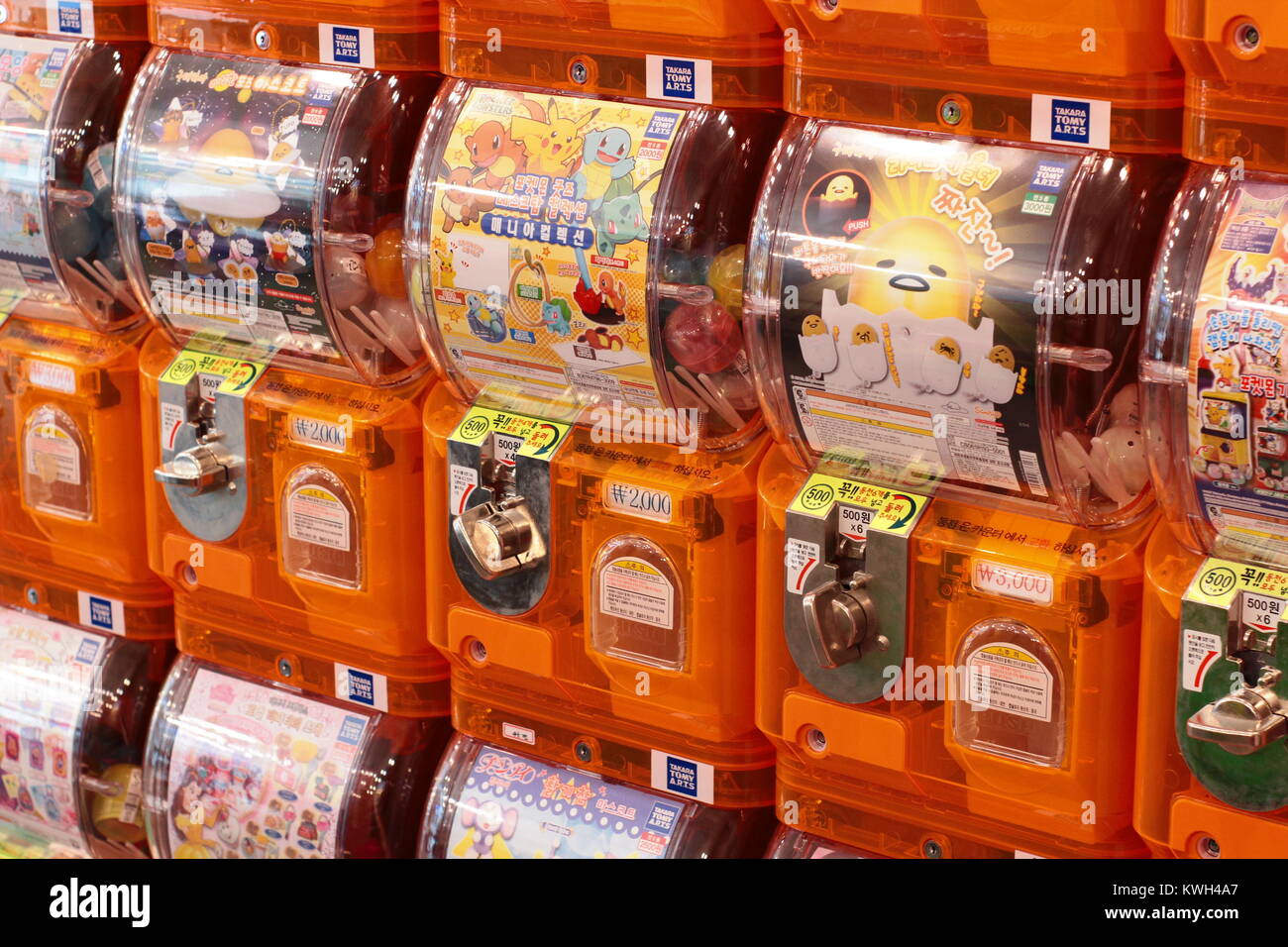 Distributeur automatique de jouets Capsule Photo Stock - Alamy