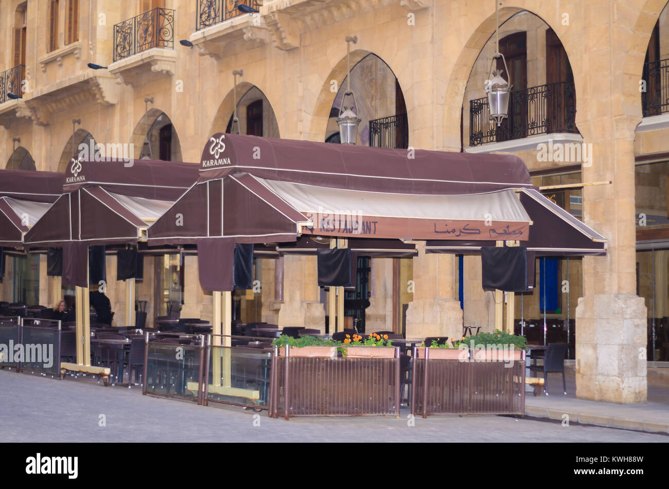 Beyrouth, Liban, 03 avril - 2017 : Nouveau centre-ville de Beyrouth, avec un café sur les trottoirs. Banque D'Images