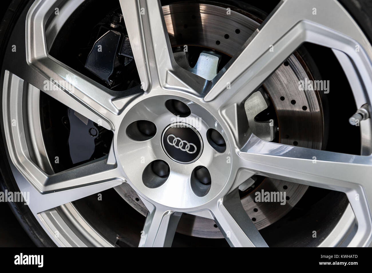 Une Roue Audi R8 Audi garage Banque de photographies et d’images à haute résolution - Alamy