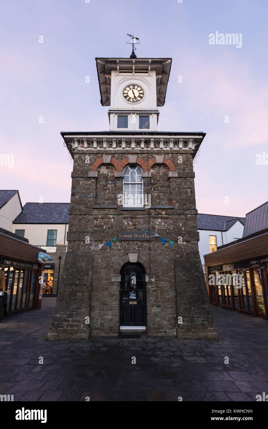 La tour de l'horloge du marché de Carmarthen, Portrait de Carmarthen, pays de Galles, Royaume-Uni. La plus vieille ville du Pays de Galles, Banque D'Images