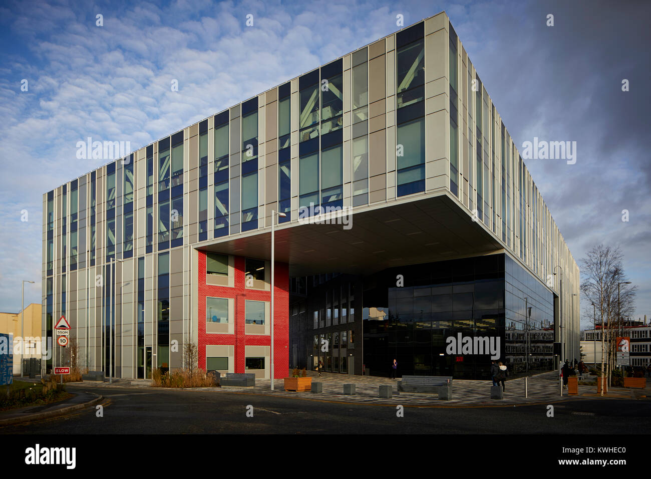 L'Université de Salford nouveau moderne en verre contemporain New Adelphi Theatre par Stride Treglown architectes Banque D'Images