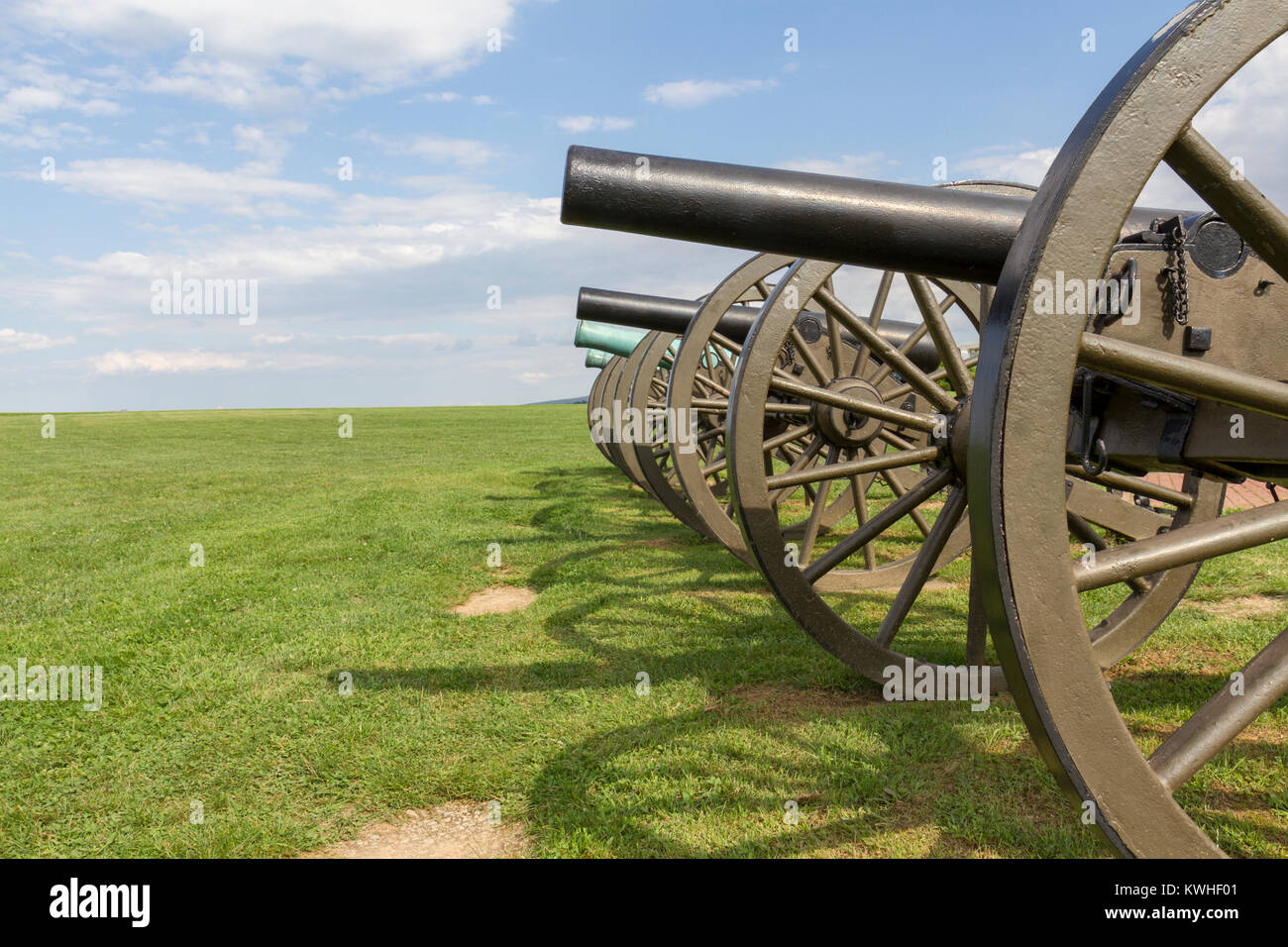 Low angle view of a line de guerre civile cannon, champ de bataille National d'Antietam, Maryland, United States. Banque D'Images