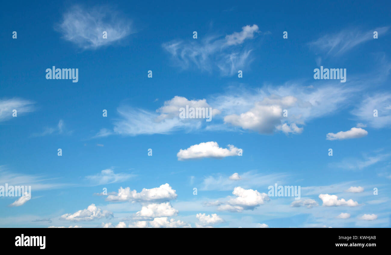 Ciel nuages blancs de texture de fond naturelle de l'air Banque D'Images