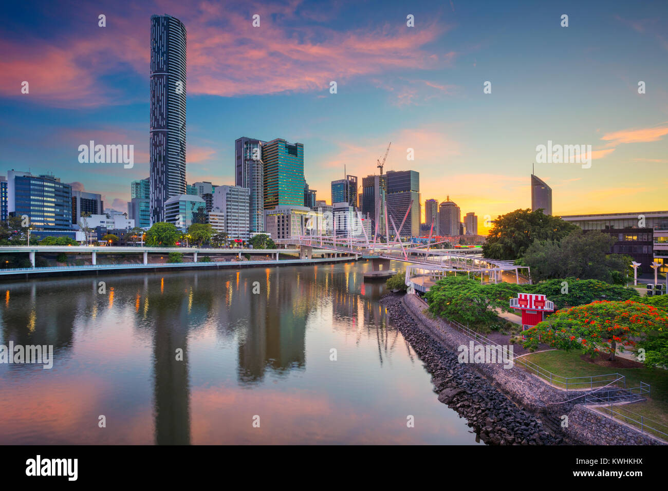 Brisbane. Cityscape image de Brisbane, Australie au cours de l'horizon lever du soleil spectaculaire. Banque D'Images