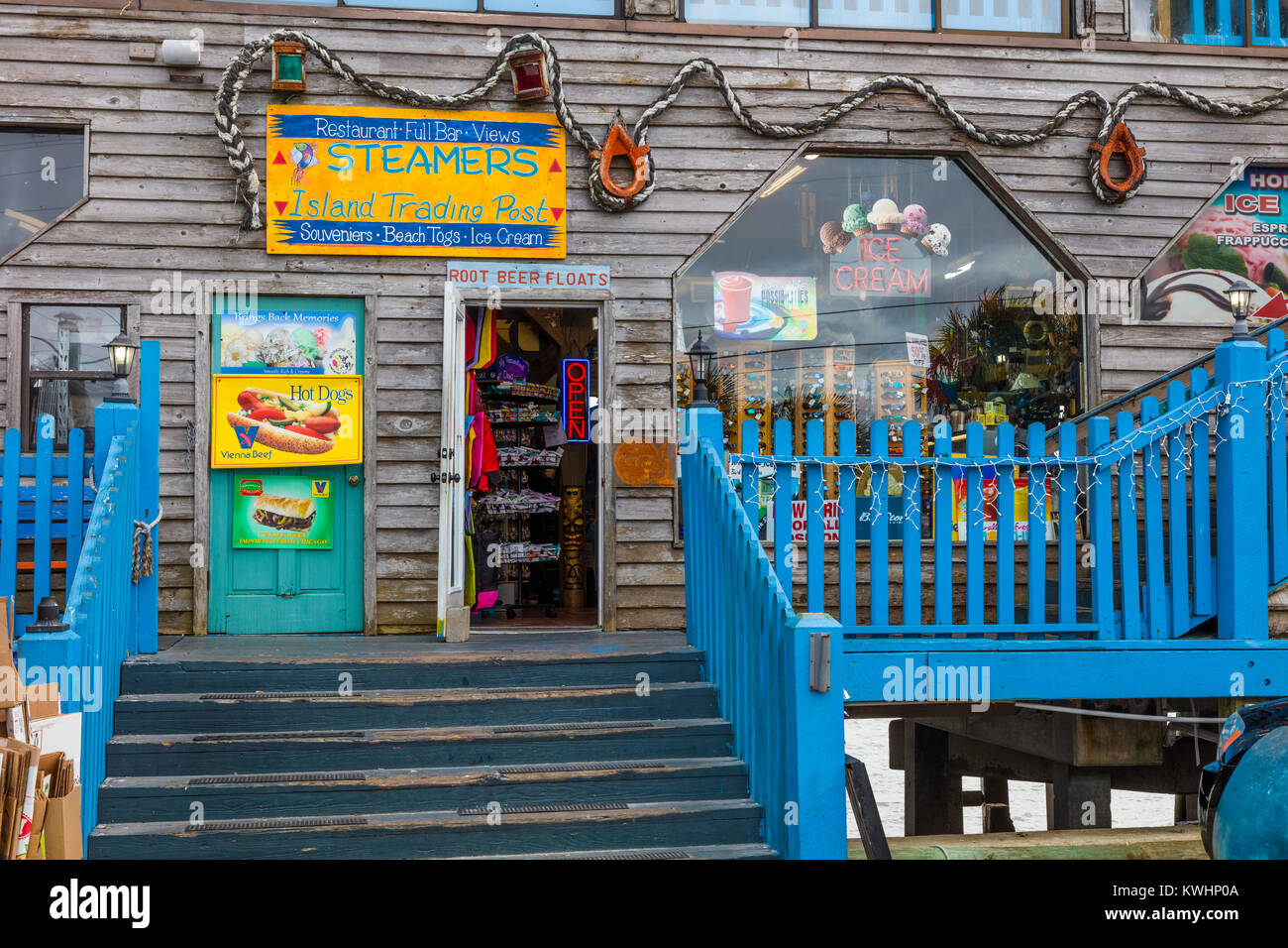Boutique touristique dans la vieille ville de Cedar Key Floride Floride aux États-Unis Banque D'Images