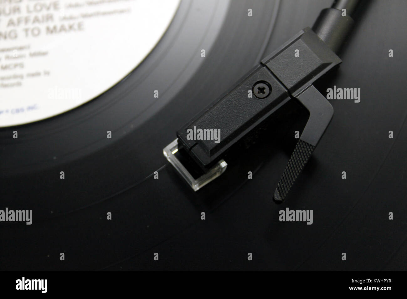 Gros plan d'un stylet à l'aiguille sur un disque vinyle Banque D'Images