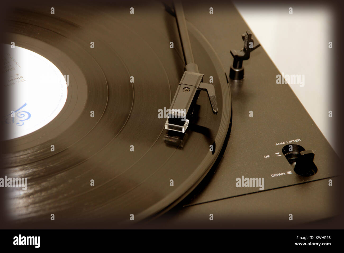 Gros plan d'un stylet à l'aiguille sur un disque vinyle Banque D'Images