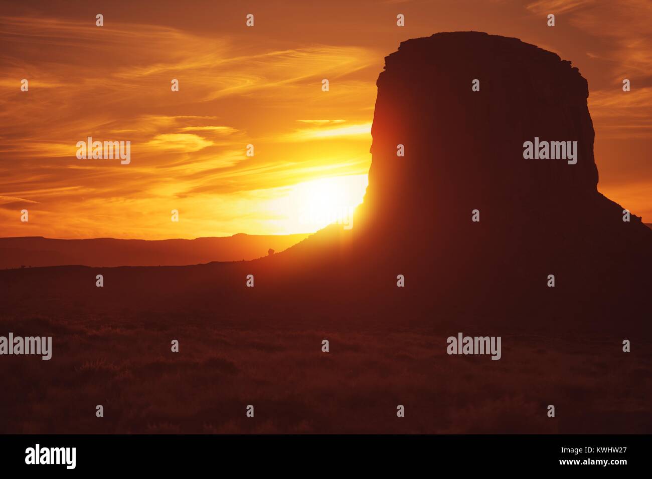 Du désert de l'Arizona Sunset Valley près de Monuments Historiques. États-unis d'Amérique. Banque D'Images