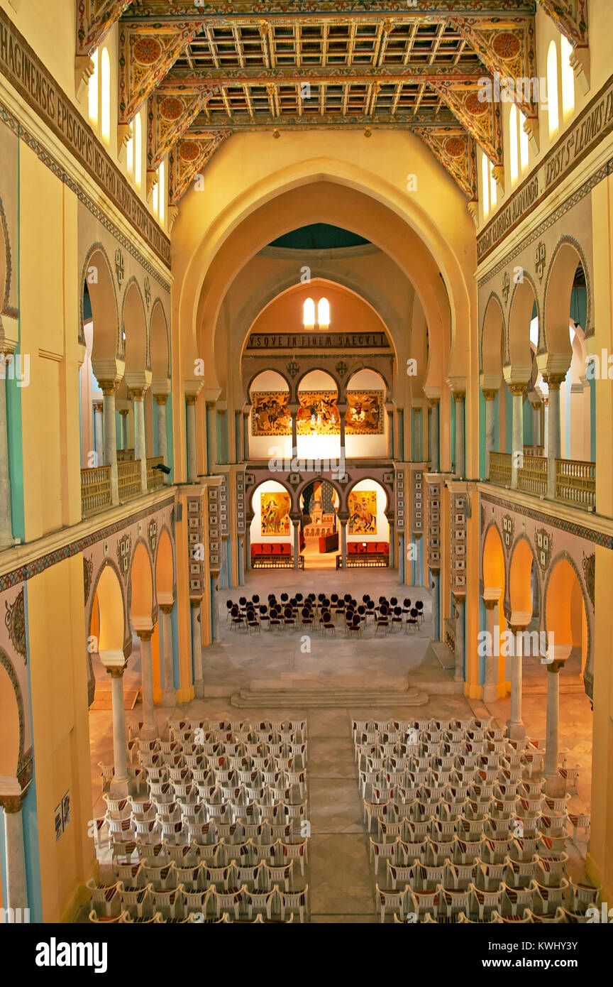 CARTHAGE, TUNISIE - 29 avril 2008 : l'intérieur de la Cathédrale Saint Louis (Carthage), Tunisie Banque D'Images