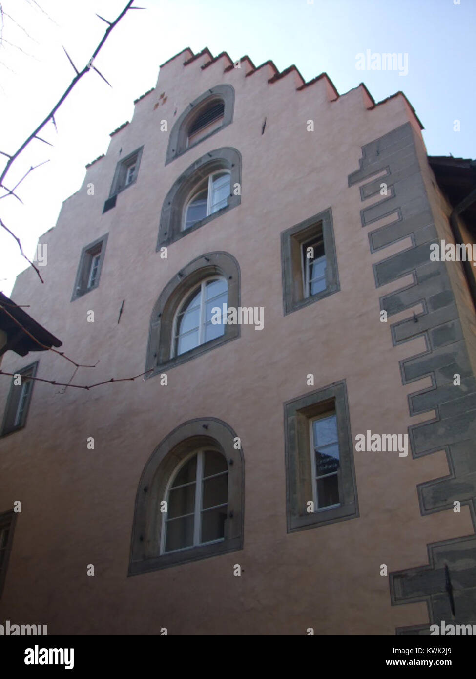 Image du Zeughaus historique, ou armurerie, à Überlingen, Allemagne. Le bâtiment du XVIIe siècle présente un style architectural baroque et a servi de site de stockage militaire clé. Banque D'Images