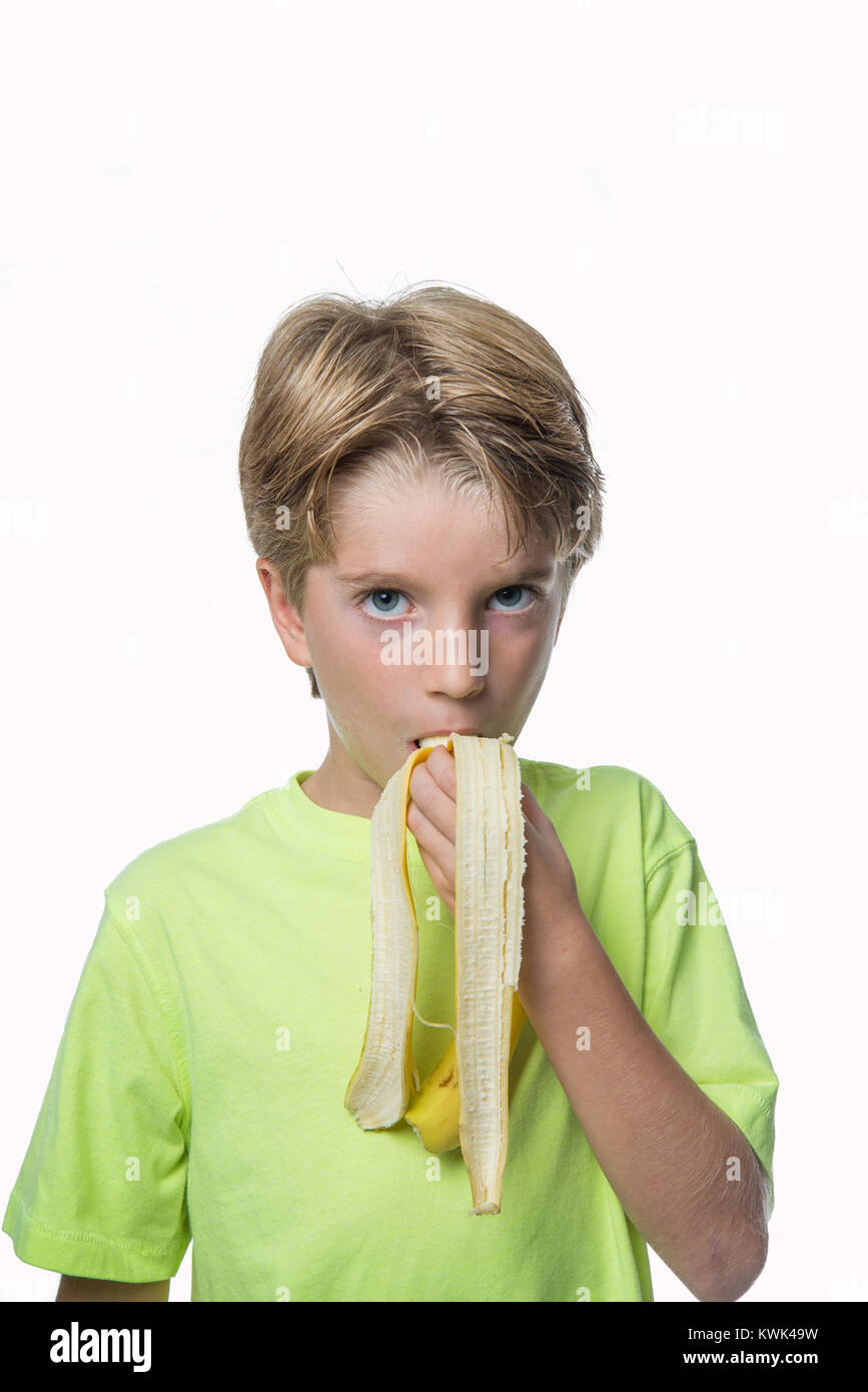 Portrait of a Boy eating banana Banque D'Images