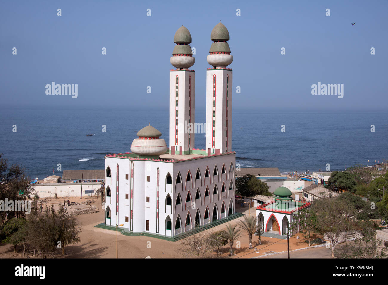 Mosquée de Ouakam sur la côte de Dakar, Sénégal Banque D'Images