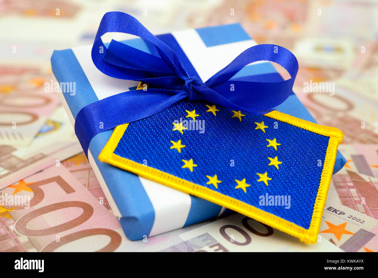 Paquet en couleurs nationales grecque et drapeau de l'UE sur 500-euro-billets de banque, plan de sauvetage pour la Grèce, en Paket Nationalfarben griechischen und EU-Fahne auf Banque D'Images